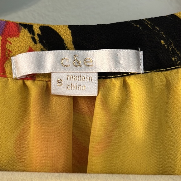 C & S FLORAL PRINT GOLD SHORT SLEEVELESS DRESS WITH POCKETS-SMALL-FREE SHIPPING - Picture 3 of 6